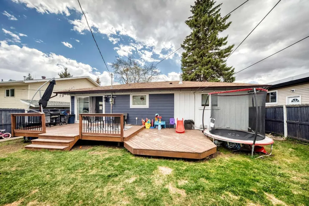 5224 19 Avenue NW Calgary AB T3B0T2