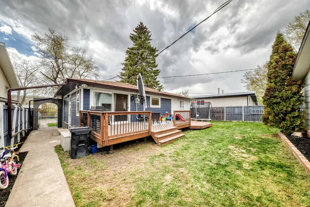 5224 19 Avenue NW Calgary AB T3B0T2