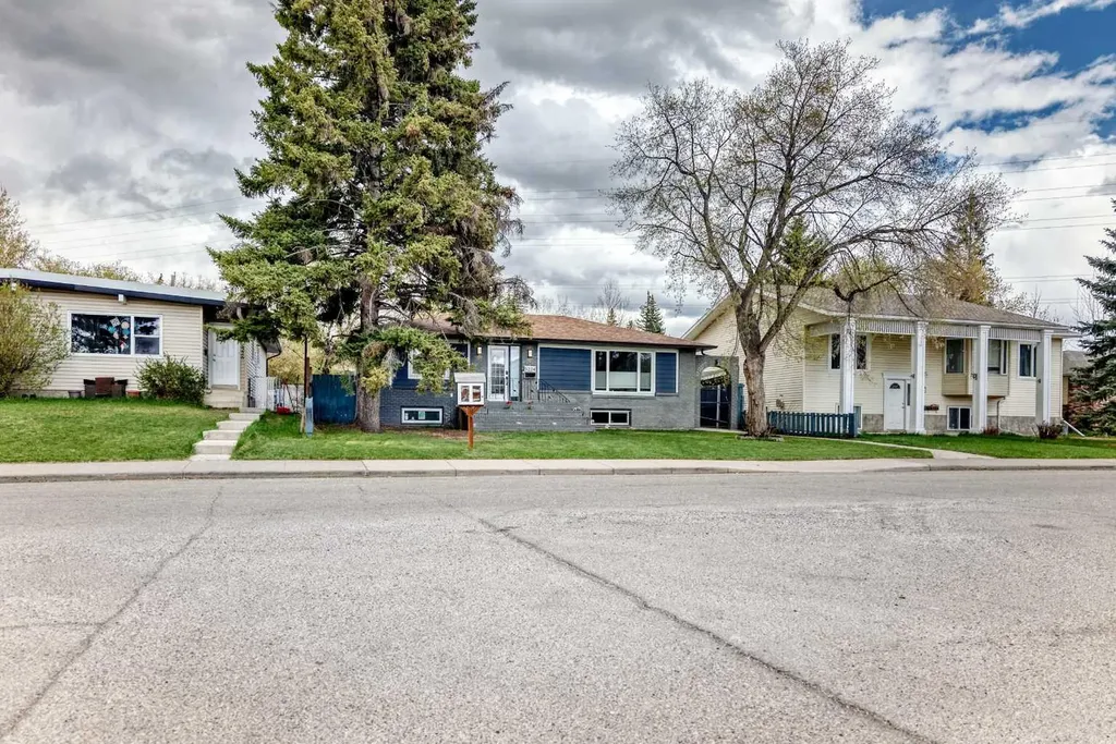 5224 19 Avenue NW Calgary AB T3B0T2