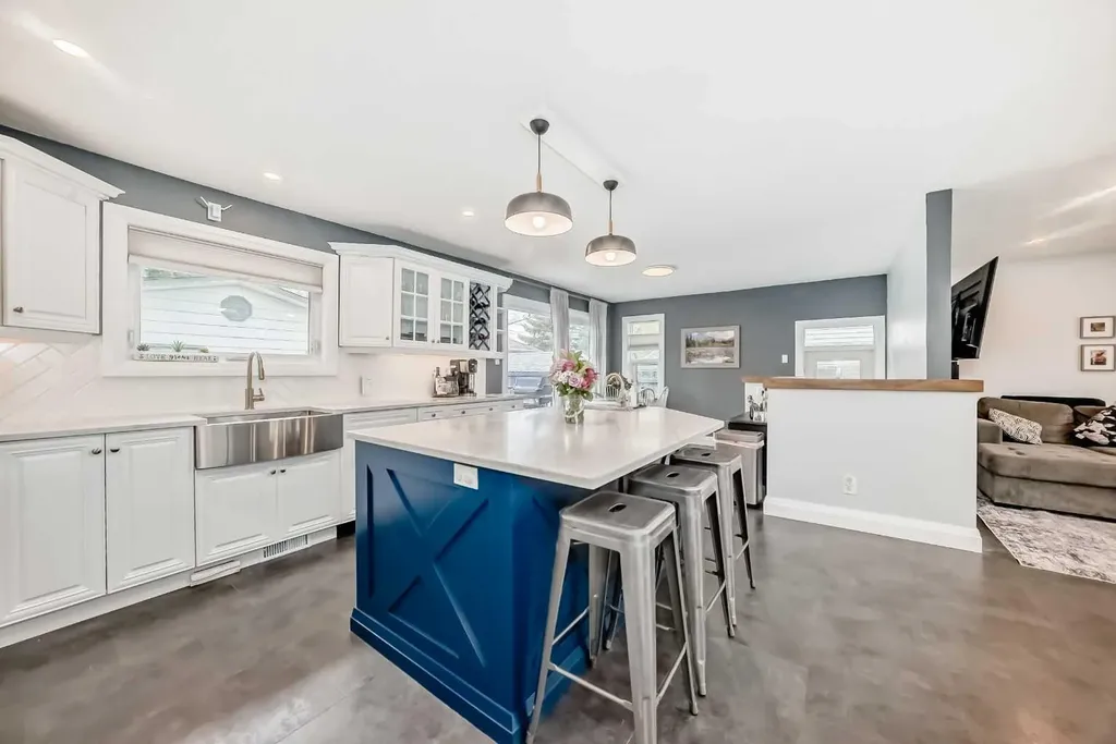 5224 19 Avenue NW Calgary AB T3B0T2
