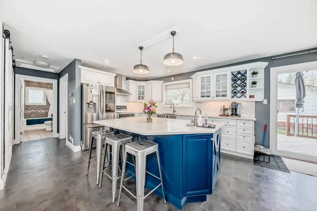 5224 19 Avenue NW Calgary AB T3B0T2