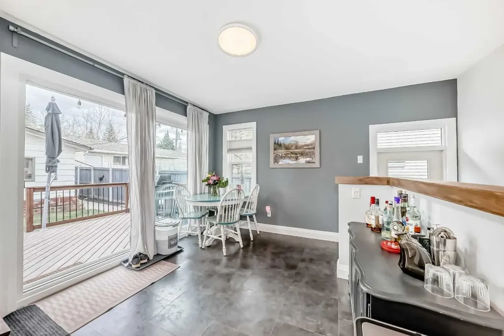 5224 19 Avenue NW Calgary AB T3B0T2