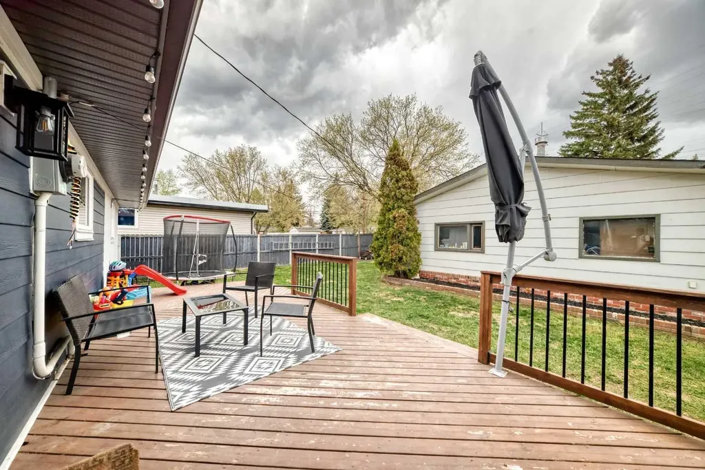 5224 19 Avenue NW Calgary AB T3B0T2
