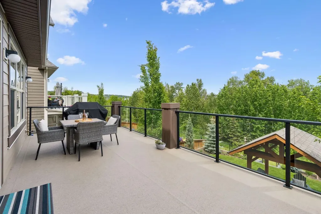 126 Riviera View Cochrane AB T4C 0Z1