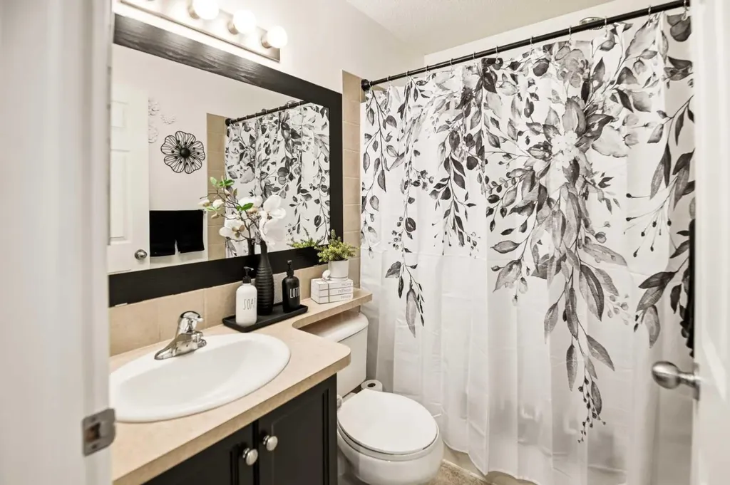 5220 50a Avenue Sylvan Lake AB T4S 1E5