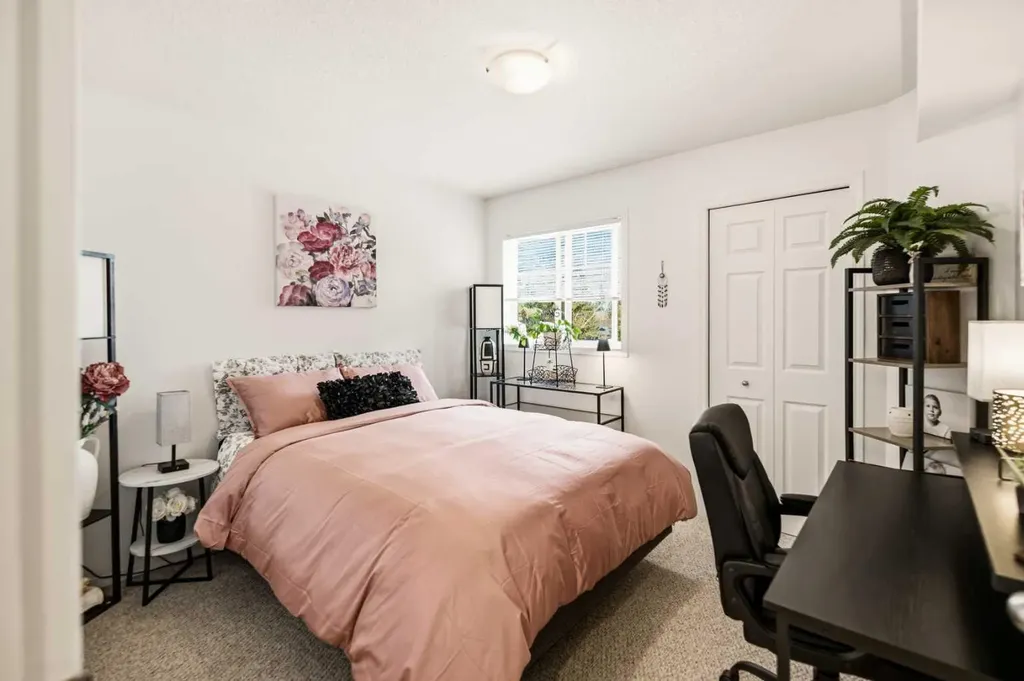 5220 50a Avenue Sylvan Lake AB T4S 1E5