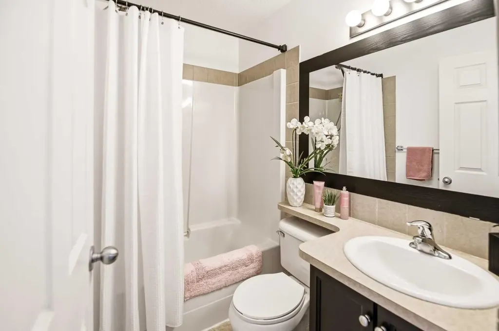 5220 50a Avenue Sylvan Lake AB T4S 1E5
