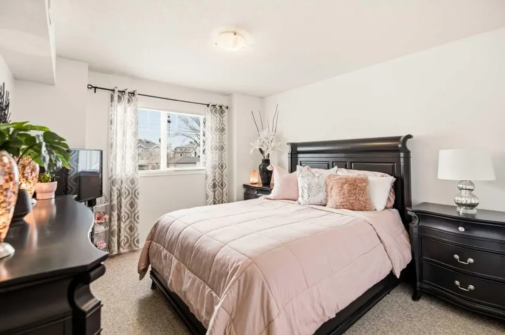 5220 50a Avenue Sylvan Lake AB T4S 1E5