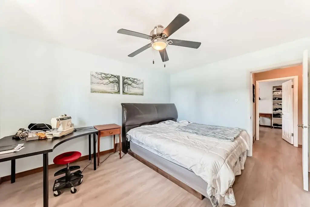 604 69 Avenue SW Calgary AB T2V 0N9