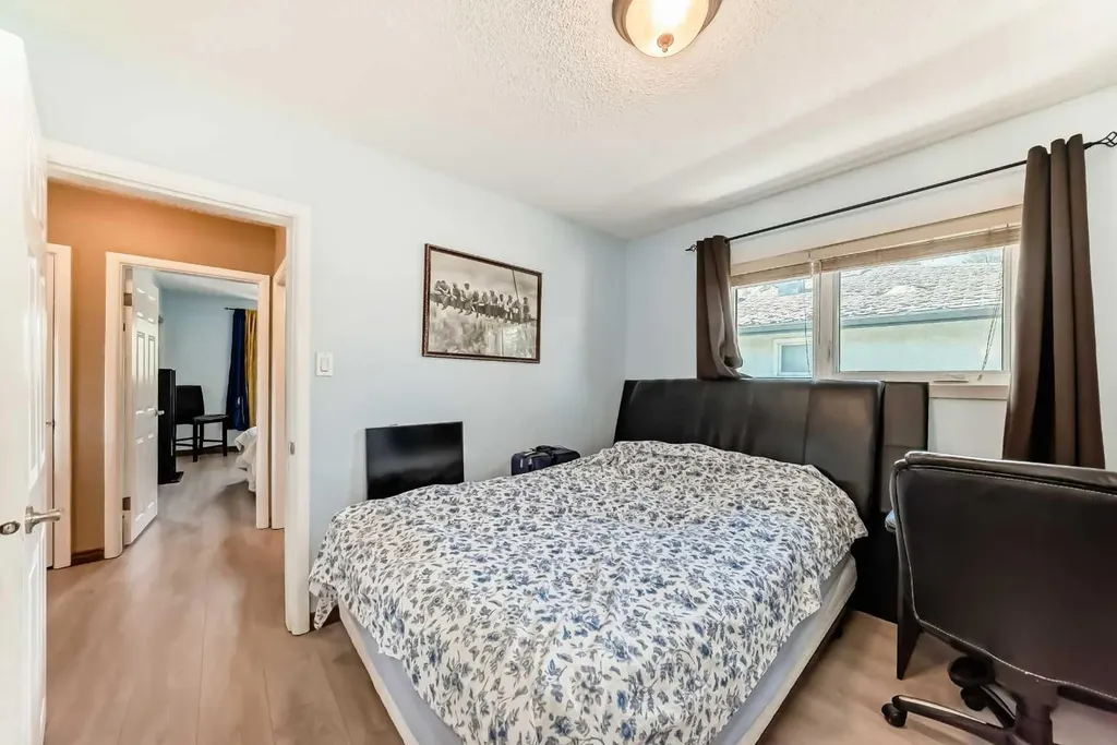604 69 Avenue SW Calgary AB T2V 0N9