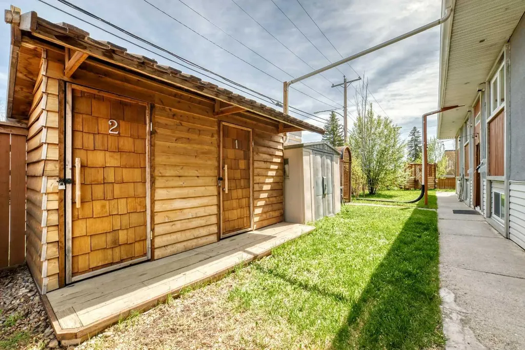 604 69 Avenue SW Calgary AB T2V 0N9