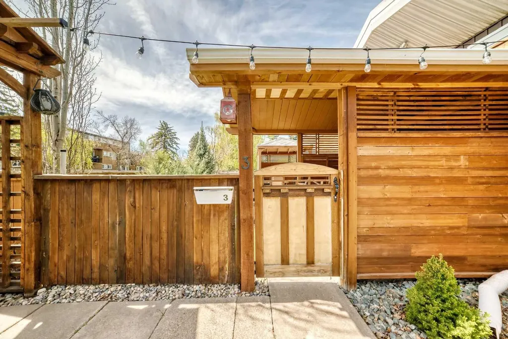 604 69 Avenue SW Calgary AB T2V 0N9