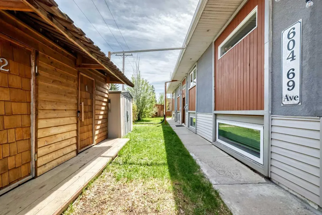 604 69 Avenue SW Calgary AB T2V 0N9