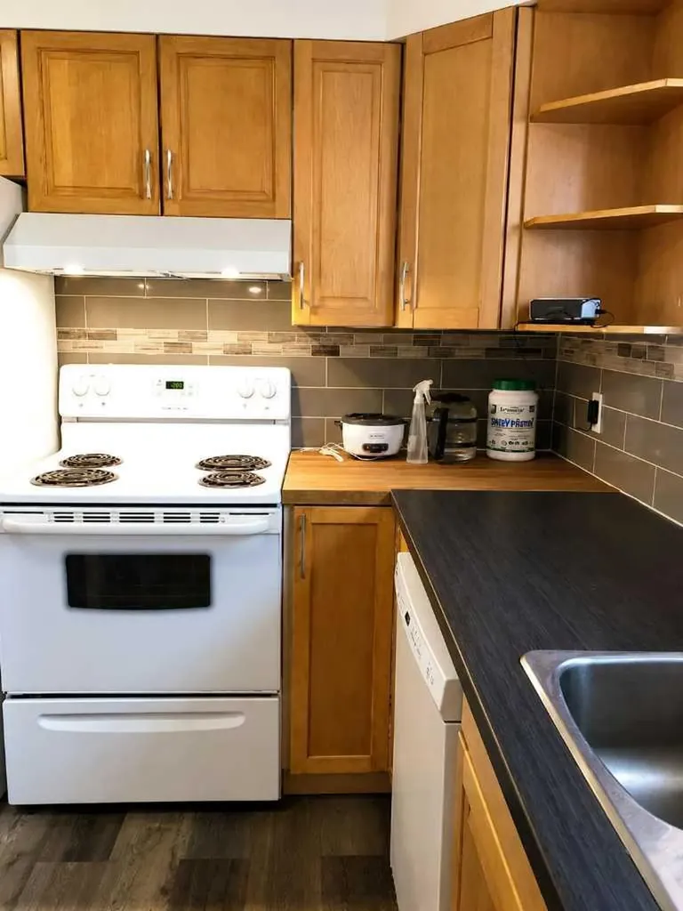 604 69 Avenue SW Calgary AB T2V 0N9