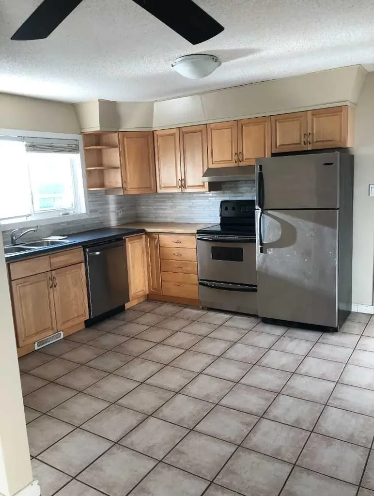 604 69 Avenue SW Calgary AB T2V 0N9
