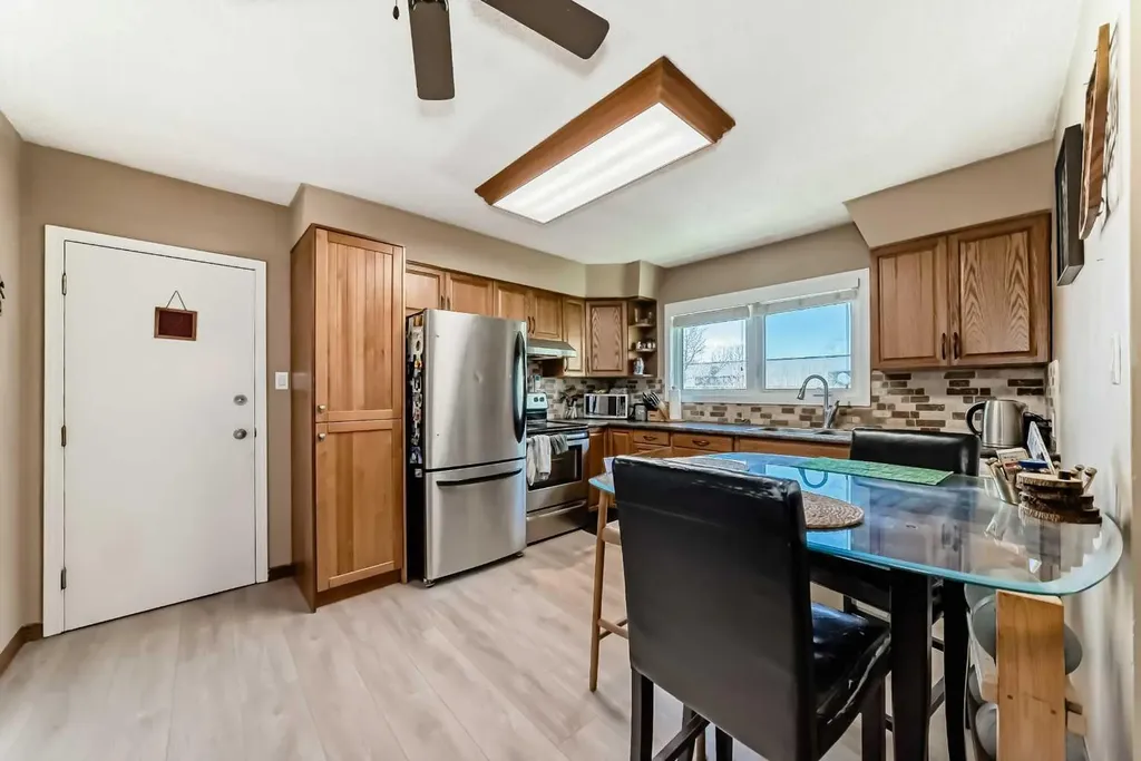 604 69 Avenue SW Calgary AB T2V 0N9
