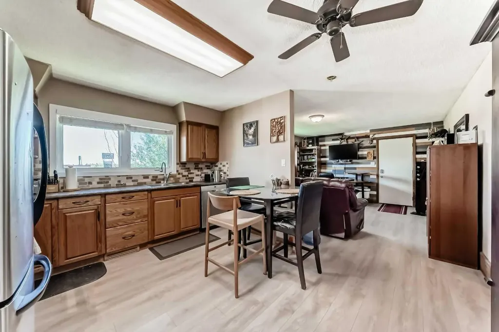 604 69 Avenue SW Calgary AB T2V 0N9