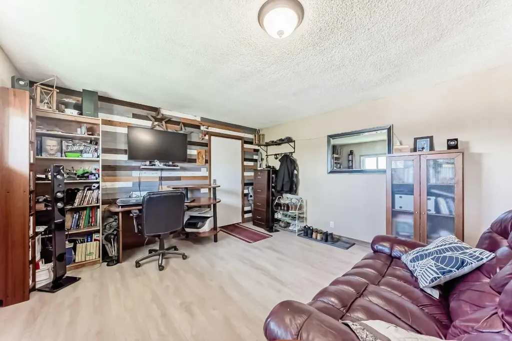 604 69 Avenue SW Calgary AB T2V 0N9
