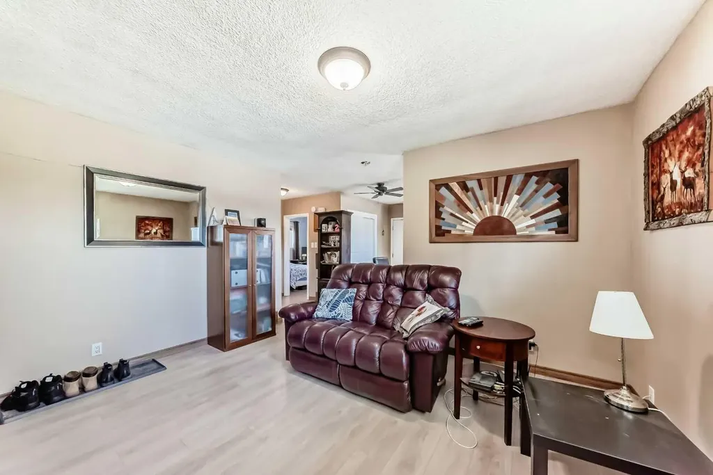 604 69 Avenue SW Calgary AB T2V 0N9