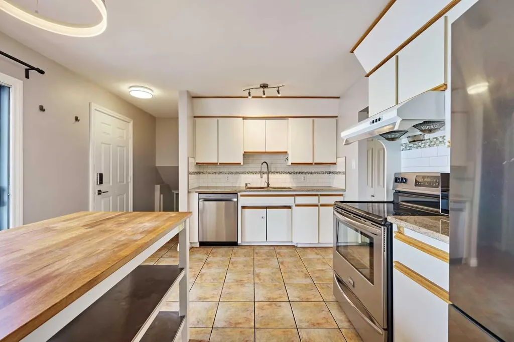 612 101 Avenue SW Calgary AB T2W0A1