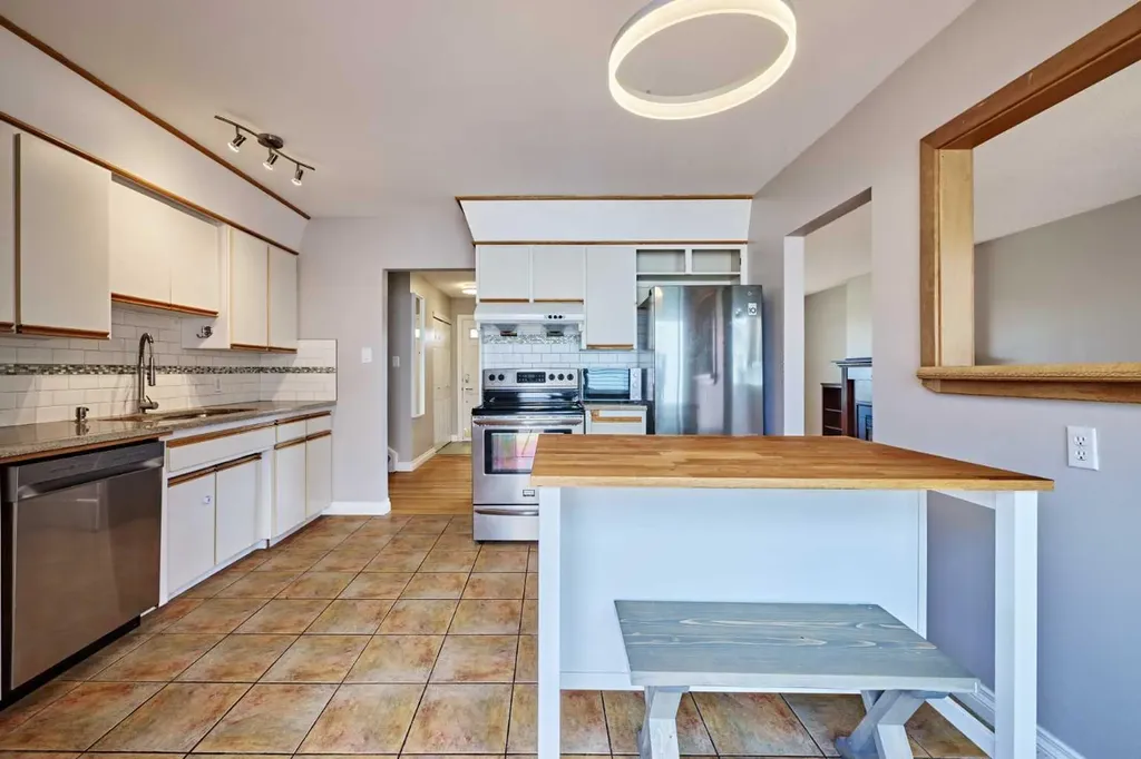 612 101 Avenue SW Calgary AB T2W0A1