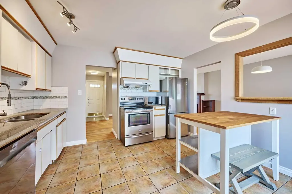 612 101 Avenue SW Calgary AB T2W0A1