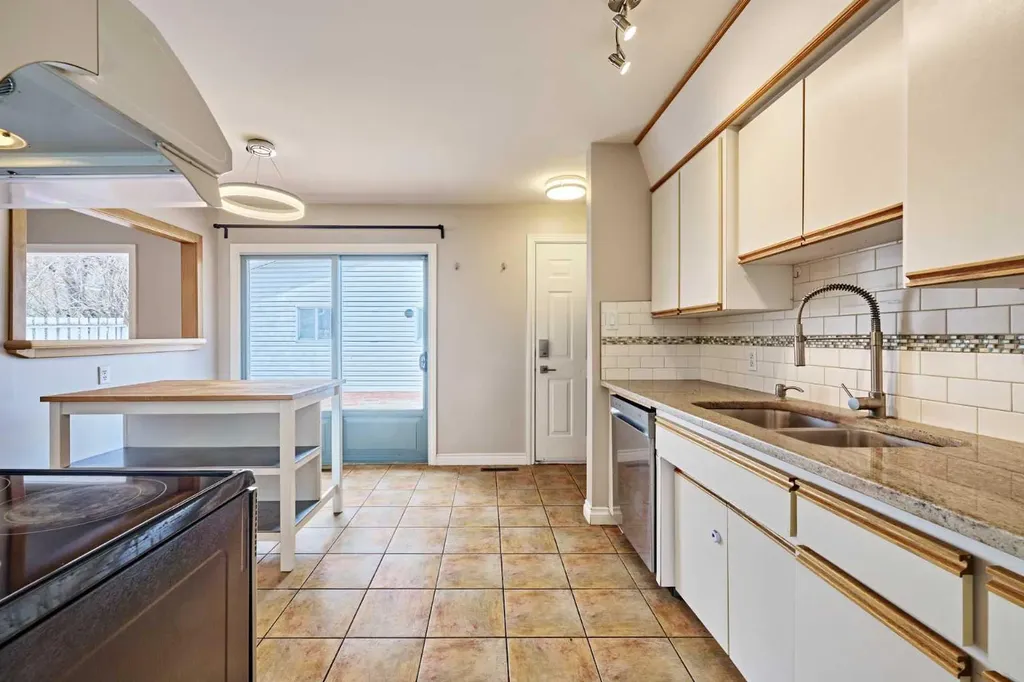 612 101 Avenue SW Calgary AB T2W0A1