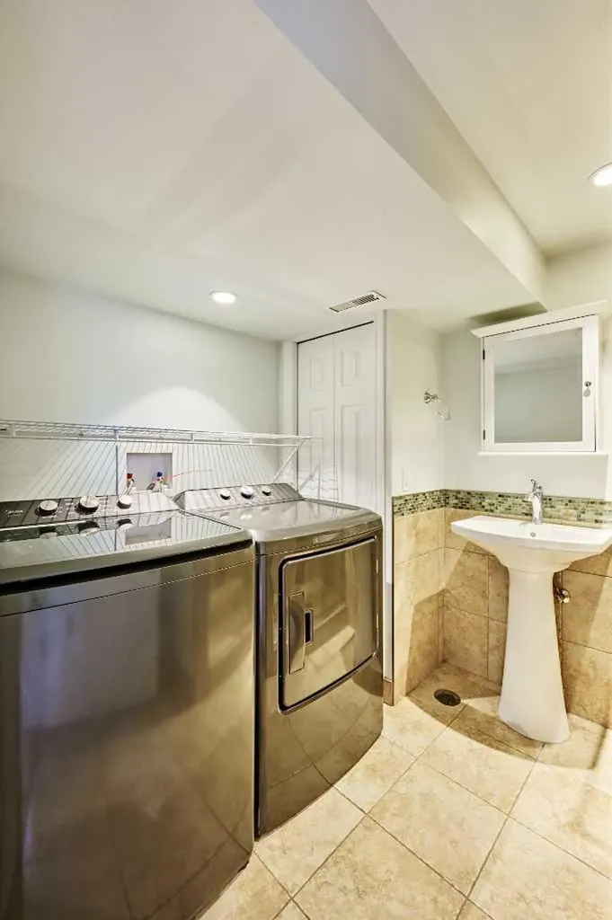 612 101 Avenue SW Calgary AB T2W0A1