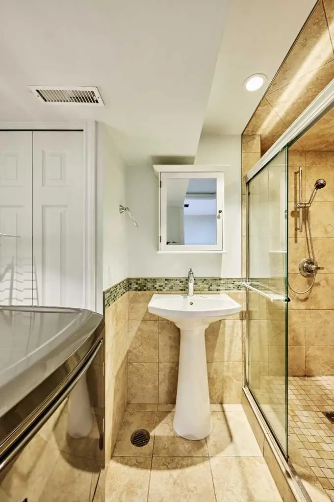 612 101 Avenue SW Calgary AB T2W0A1