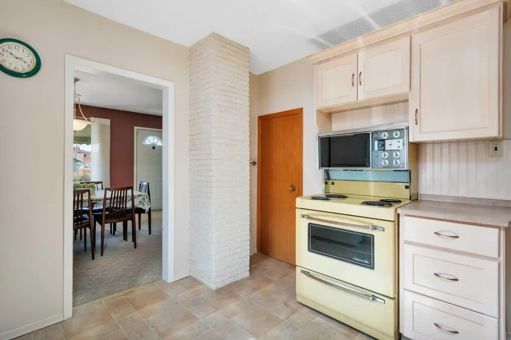 5004 55 Avenue Ponoka AB T4J 1H3