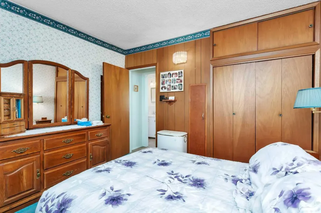 5004 55 Avenue Ponoka AB T4J 1H3