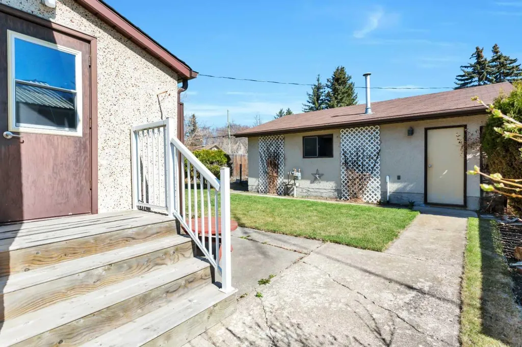 5004 55 Avenue Ponoka AB T4J 1H3