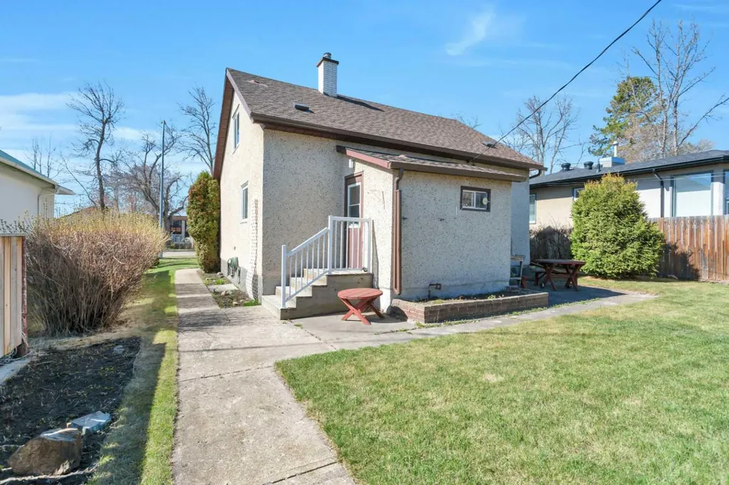5004 55 Avenue Ponoka AB T4J 1H3