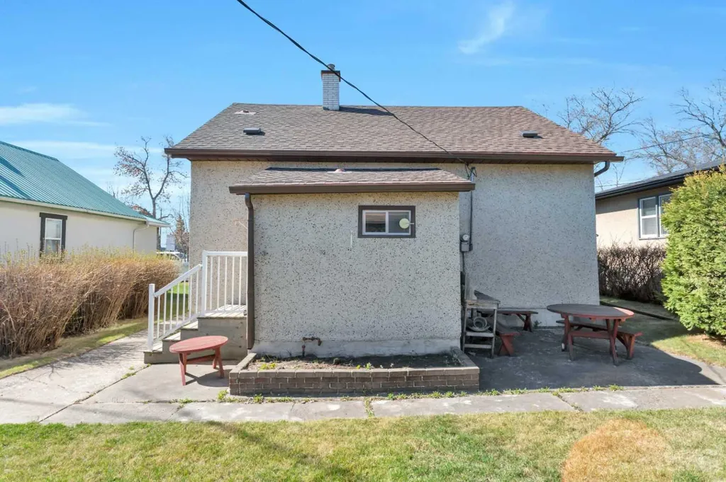 5004 55 Avenue Ponoka AB T4J 1H3