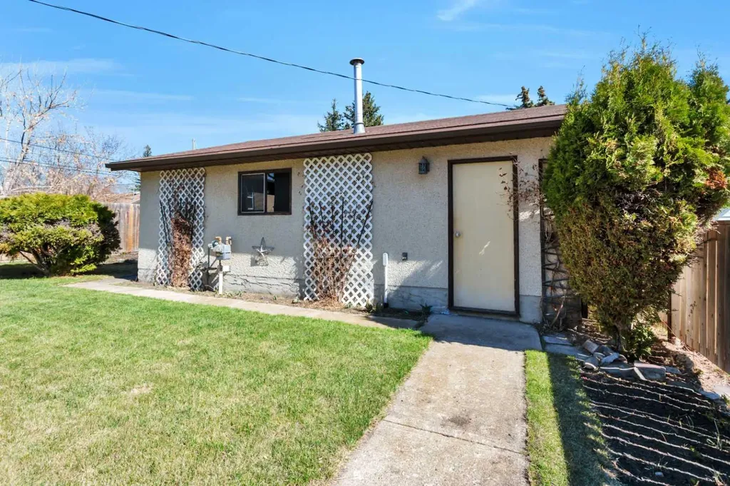 5004 55 Avenue Ponoka AB T4J 1H3