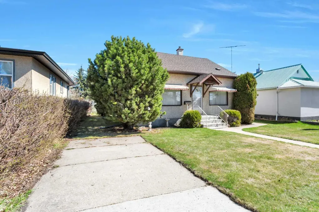 5004 55 Avenue Ponoka AB T4J 1H3