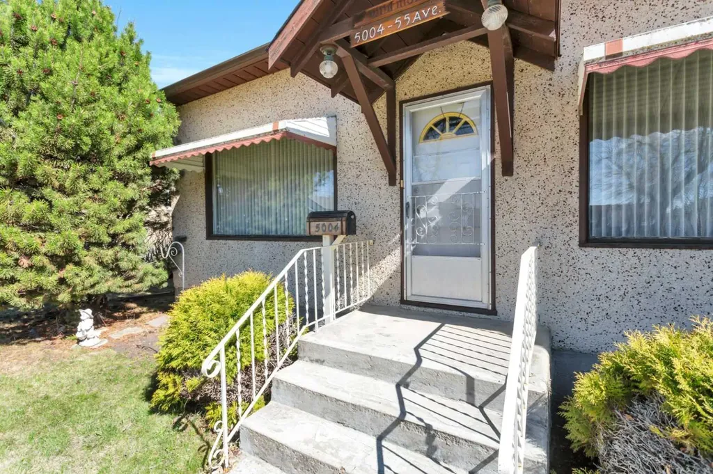 5004 55 Avenue Ponoka AB T4J 1H3