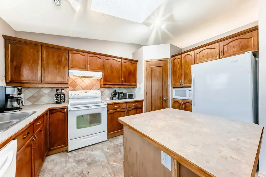 402 Citadel Hills Circle NW Calgary AB T3G 3V7