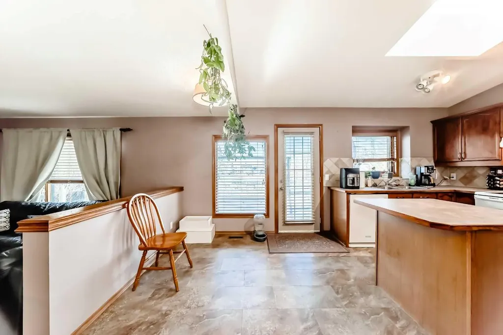 402 Citadel Hills Circle NW Calgary AB T3G 3V7