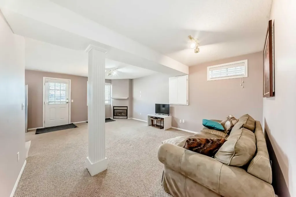 402 Citadel Hills Circle NW Calgary AB T3G 3V7