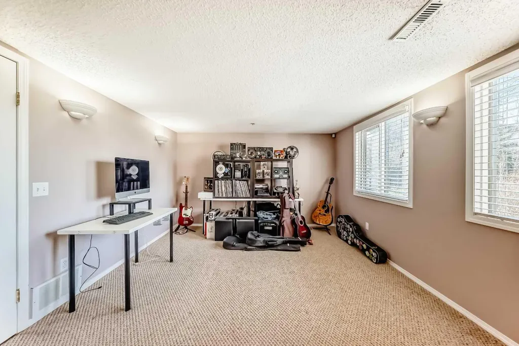 402 Citadel Hills Circle NW Calgary AB T3G 3V7