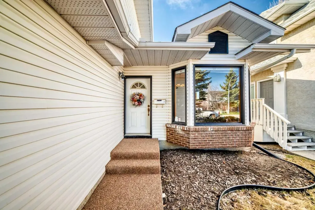 402 Citadel Hills Circle NW Calgary AB T3G 3V7