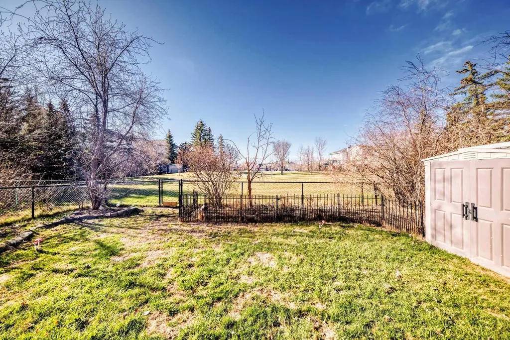 402 Citadel Hills Circle NW Calgary AB T3G 3V7