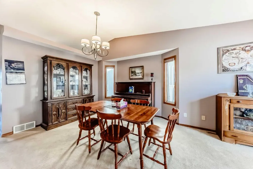 402 Citadel Hills Circle NW Calgary AB T3G 3V7