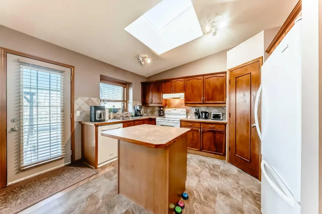 402 Citadel Hills Circle NW Calgary AB T3G 3V7