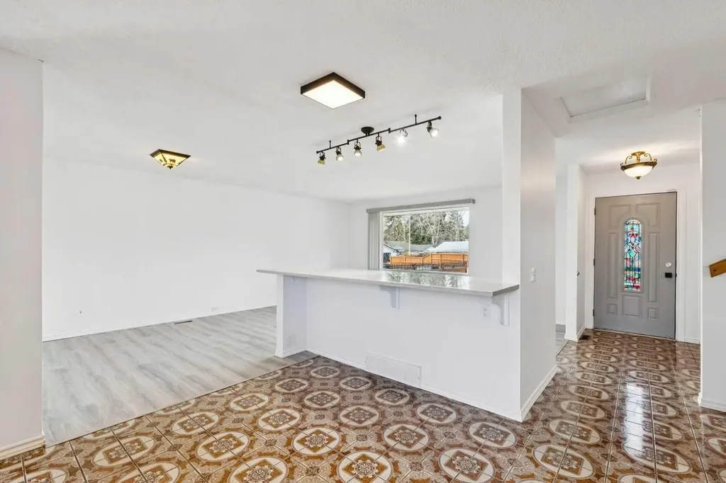 12 Huntwick Way NE Calgary AB T2K 4H3