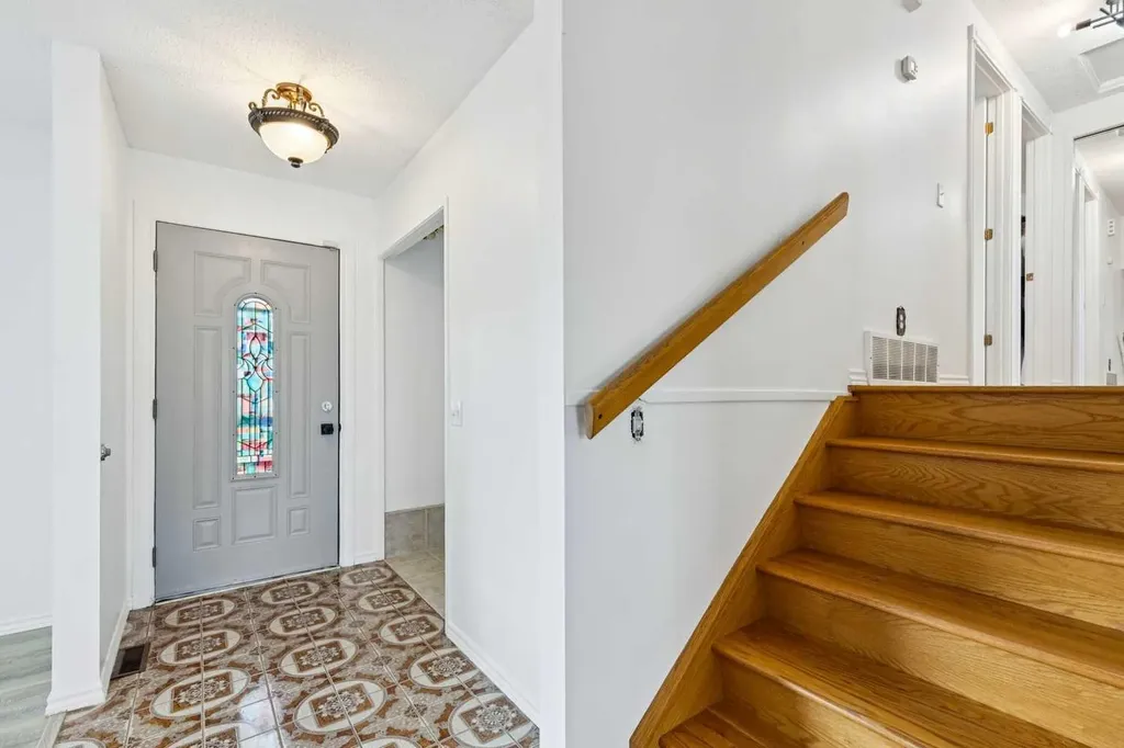 12 Huntwick Way NE Calgary AB T2K 4H3