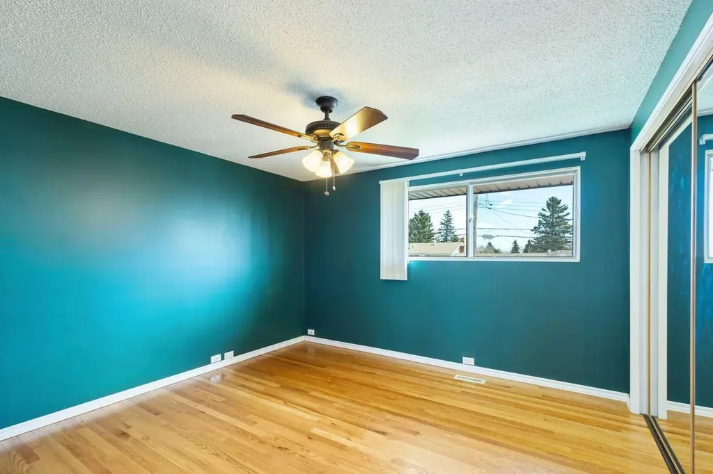 12 Huntwick Way NE Calgary AB T2K 4H3