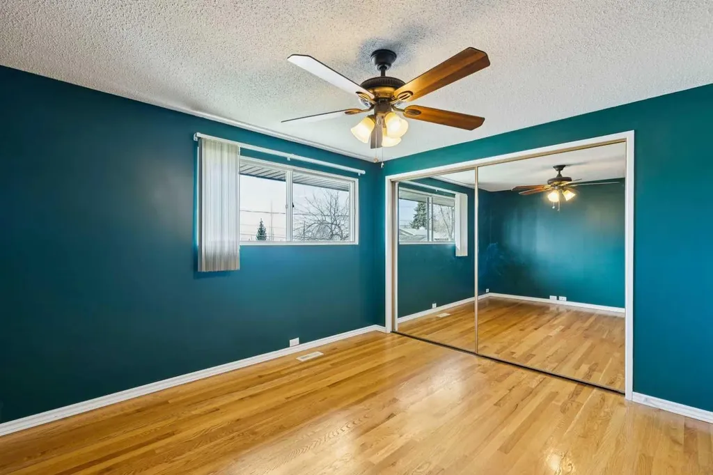 12 Huntwick Way NE Calgary AB T2K 4H3