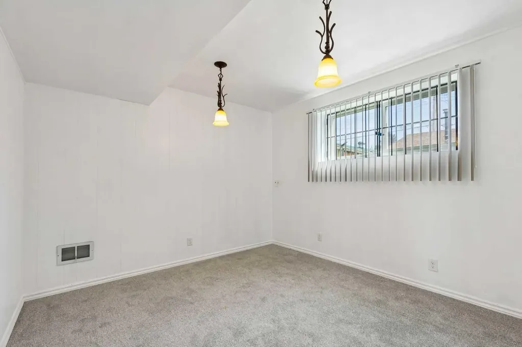 12 Huntwick Way NE Calgary AB T2K 4H3